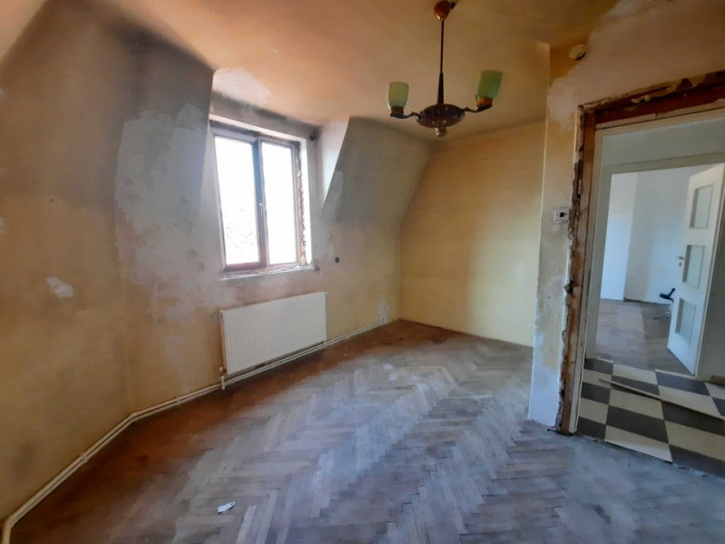 Foisorul de Foc, 2 camere plus pod, mult potential, in vila P+1