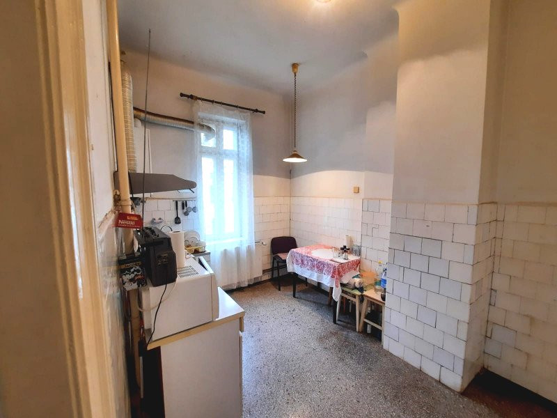 De vanzare - apartament in vila - 135 mp - Zona Cismigiu