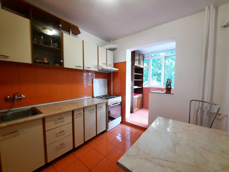 Vanzare apartament 3 camere, decomandat, langa Piata Rahovei